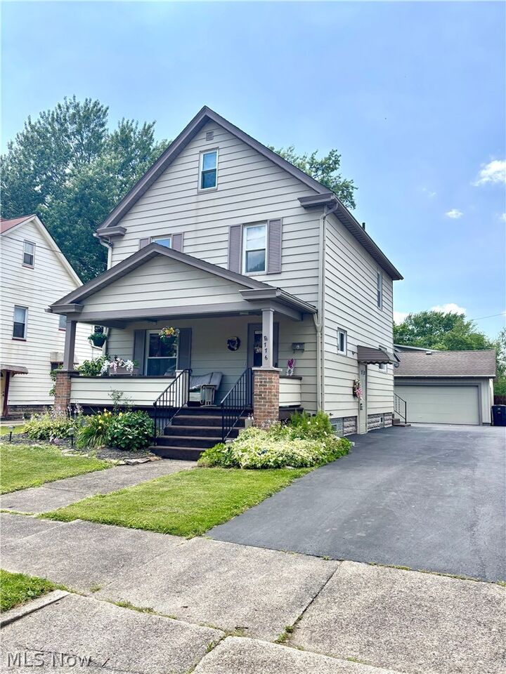 Property Photo: 776 East Avenue SE OH 44484