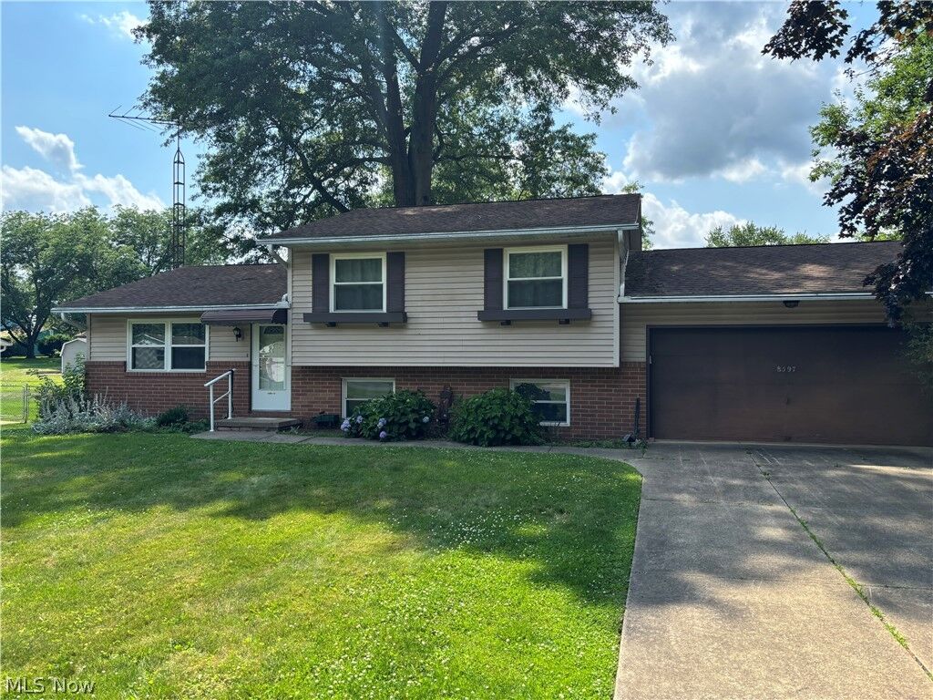 Property Photo:  8597 Elmfield Street NW  OH 44614 