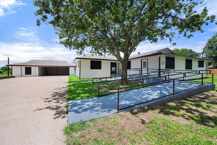 Property Photo:  5835 County Road 2091  TX 75110 