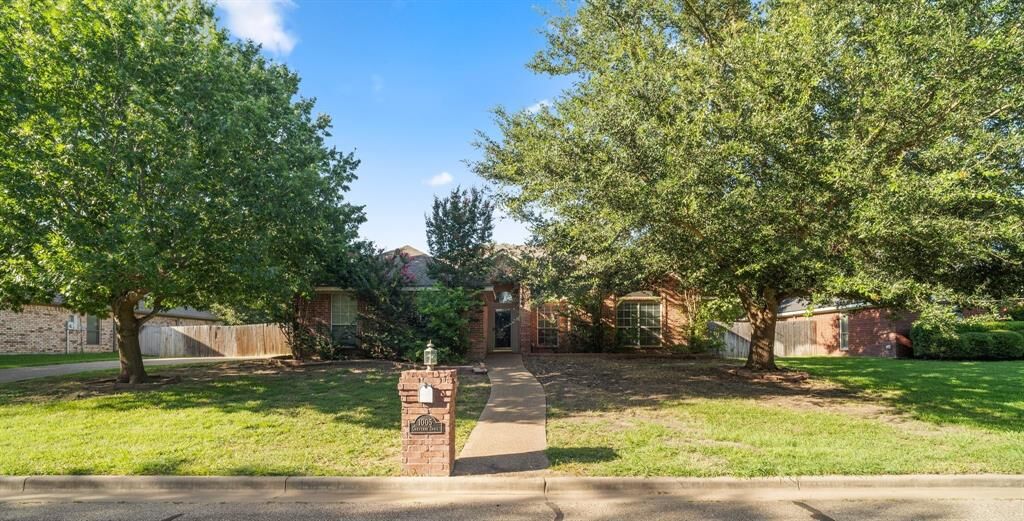 Property Photo:  1005 Cheyenne Trail  TX 76643 