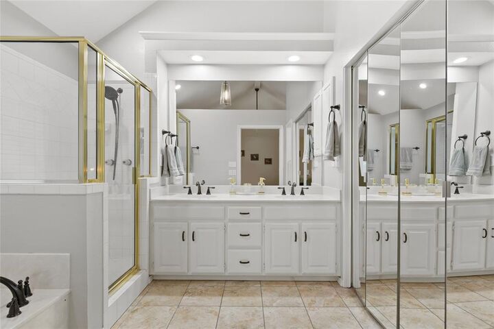 Property Photo:  1010 Westgate Drive  TX 75442 