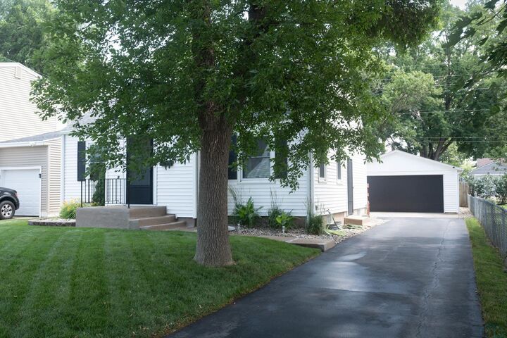 Property Photo:  2624 S Glass  IA 51106 