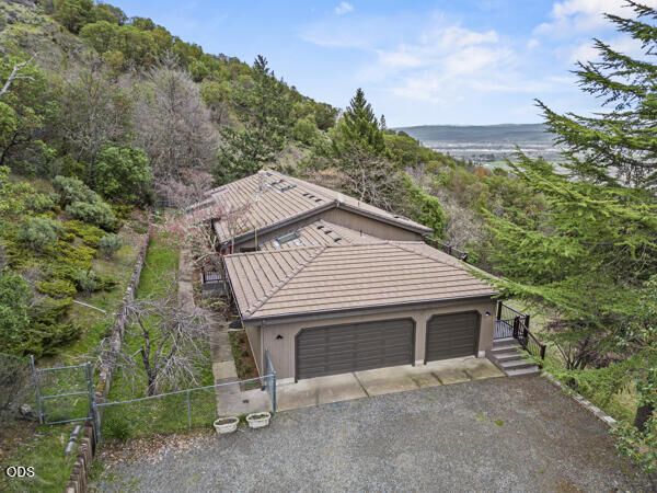 Property Photo:  465 Strawberry Hill Lane  OR 97530 