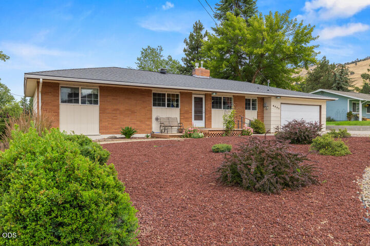 Property Photo:  6321 Juniper Way  OR 97603 