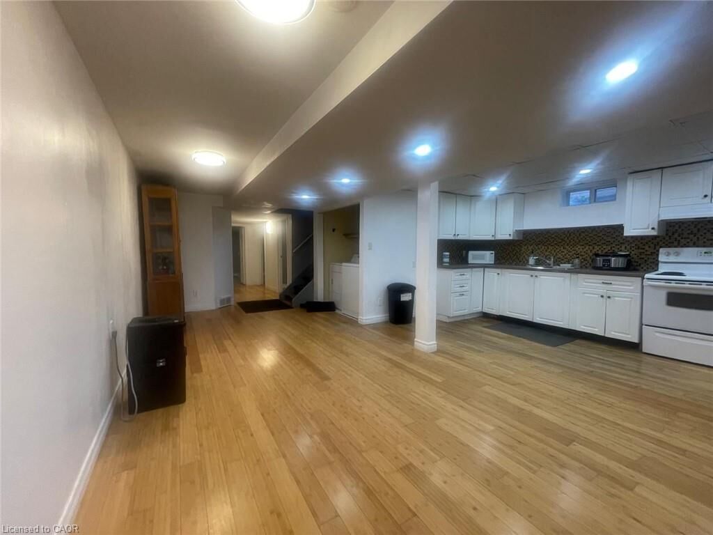 Property Photo:  135 Northgate Drive Bsmt  ON L3C 5Y3 