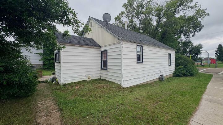 Property Photo: 602 5 Avenue AB T9W 1G2