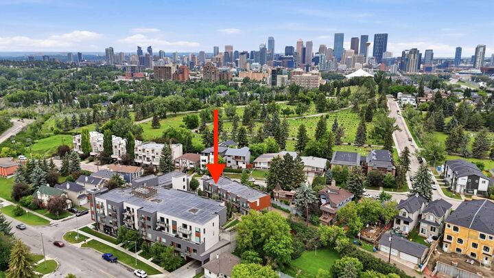 Property Photo: 71 34 Avenue SW 2 AB T2S 3H4