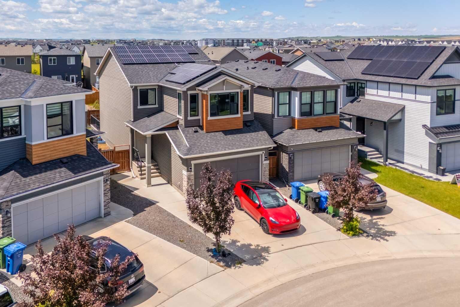 Property Photo: 35 Howse Manor NE AB T3P 0X2