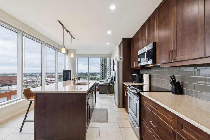 Property Photo: 211 13 Avenue SE 1507 AB T2G 1E1