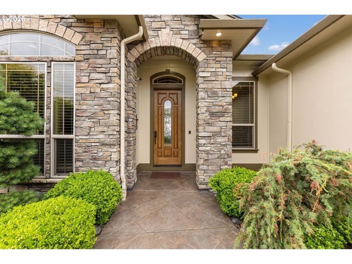 Property Photo: 742 W Chestnut St WA 98671