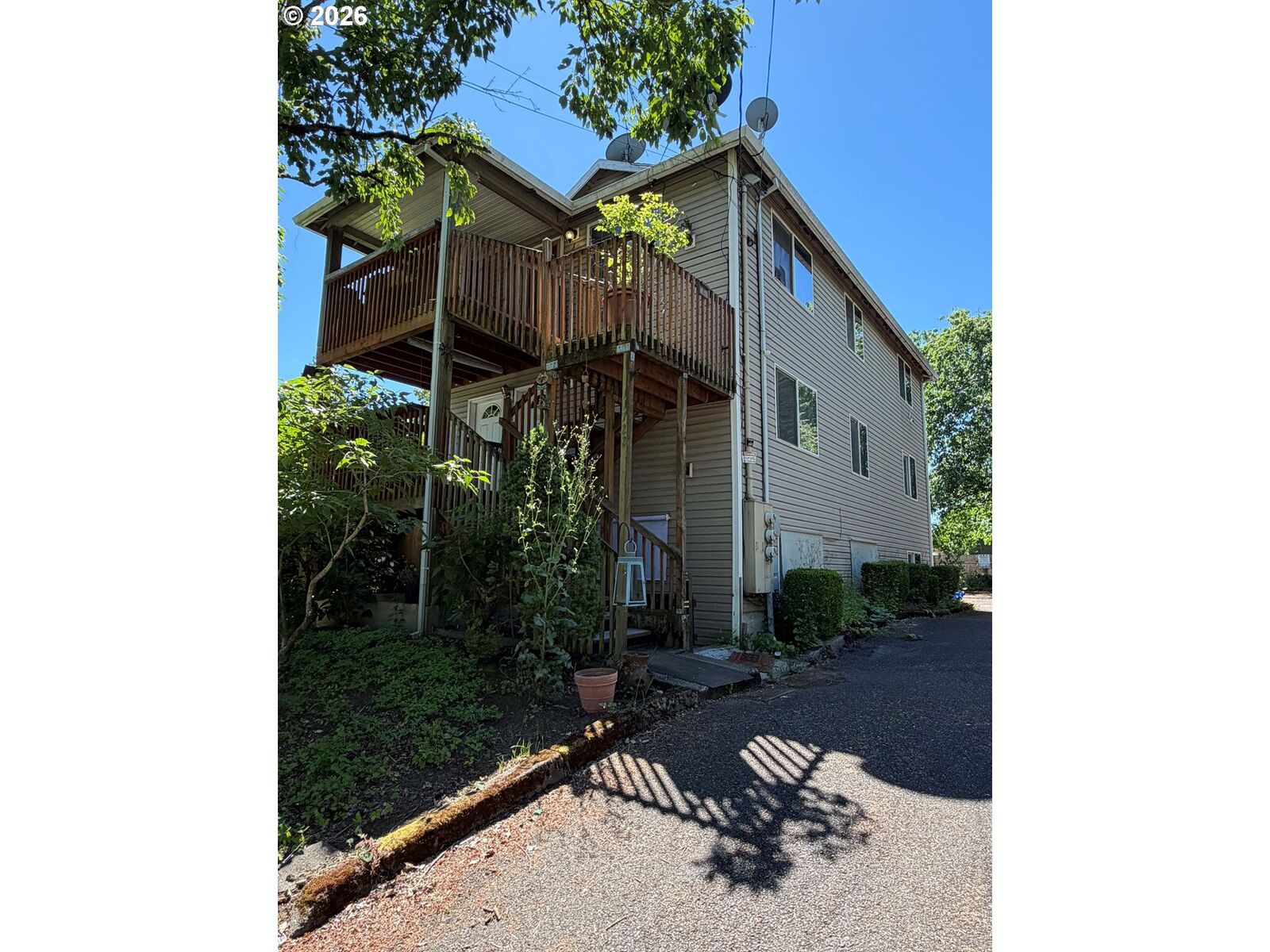 Property Photo:  11722 SE Ankeny St  OR 97216 