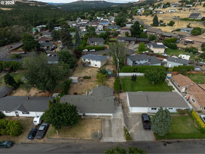 Property Photo: 1018 W Murray Dr OR 97058