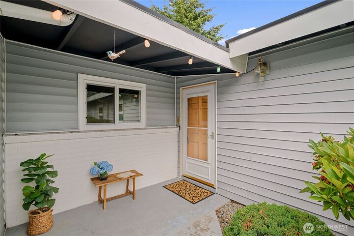 Property Photo:  15821  14th Avenue SW  WA 98166 