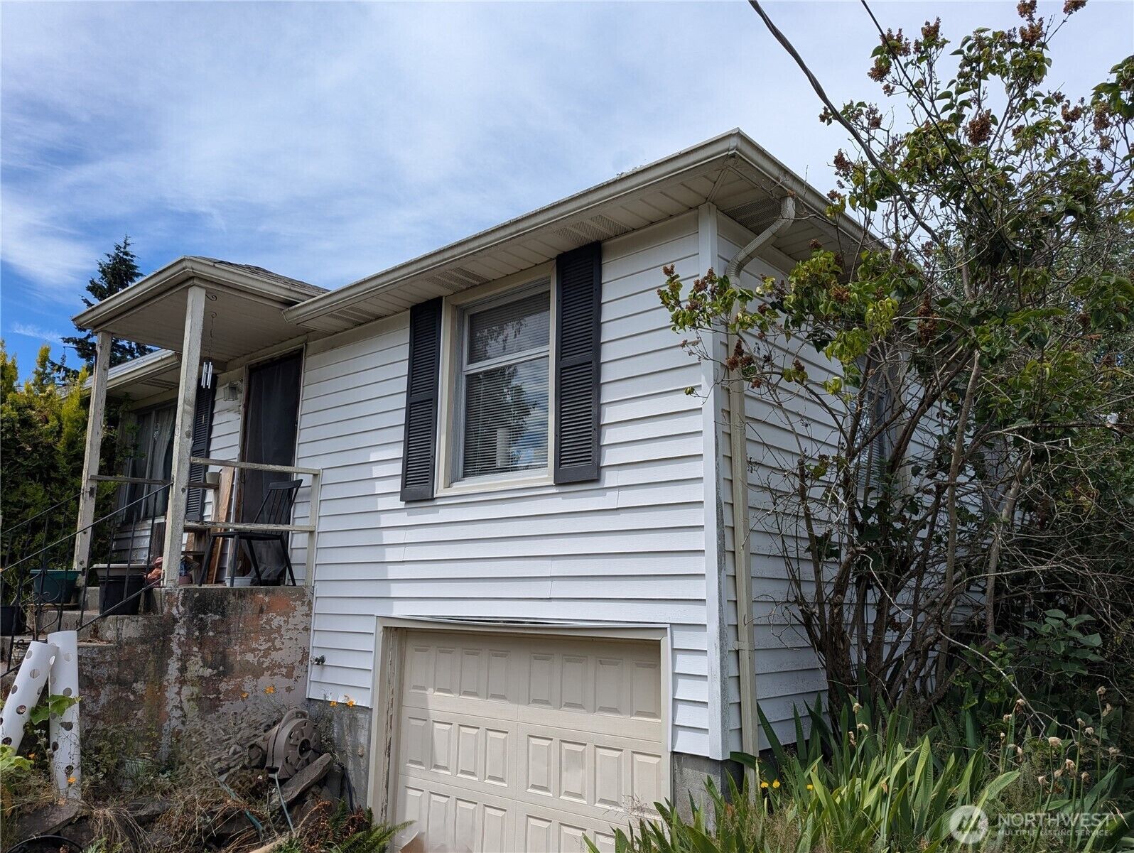 Property Photo:  