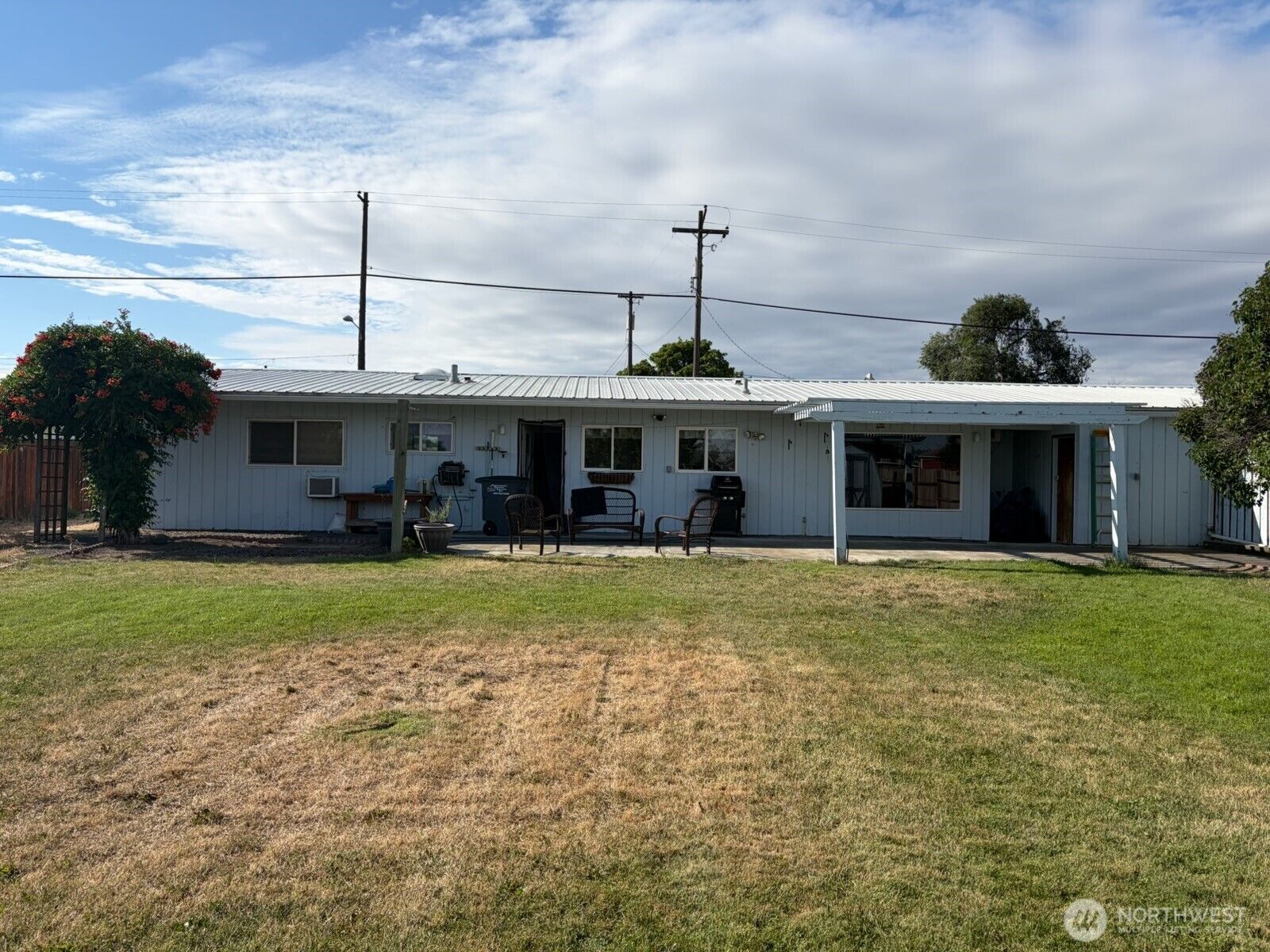 Property Photo:  9042  Forrestal Lane B  WA 98837 