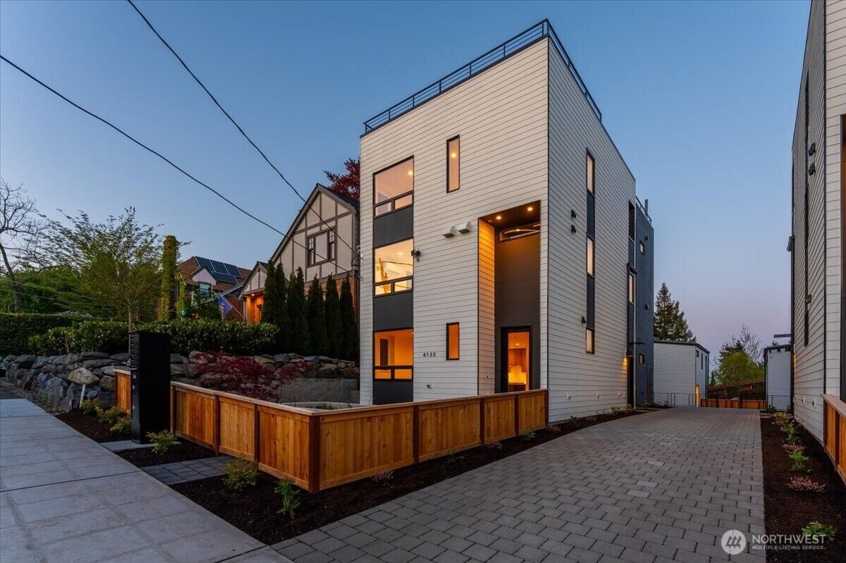 Property Photo: 4122 Burke Avenue N WA 98103