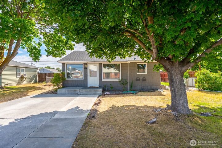 Property Photo:  136 NE F Street  WA 98823 