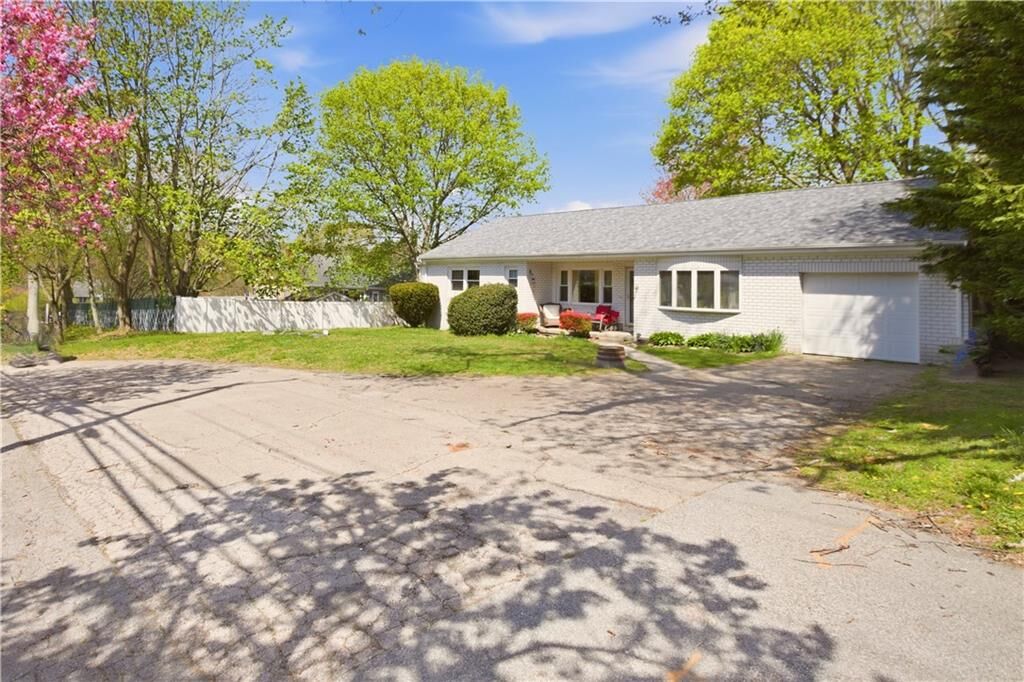Property Photo:  278 Green End Avenue  RI 02842 