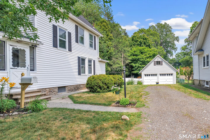 Property Photo: 1326 Huntington Road CT 06614