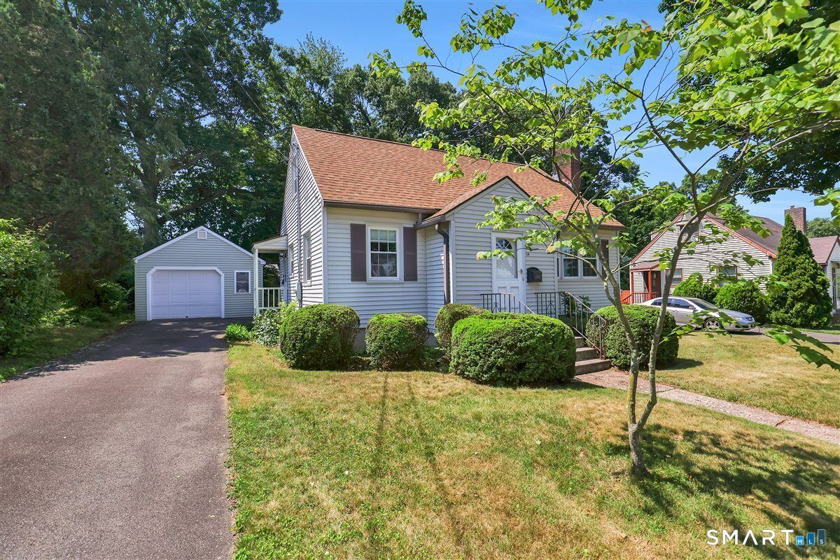 Property Photo:  64 Bretton Road  CT 06042 