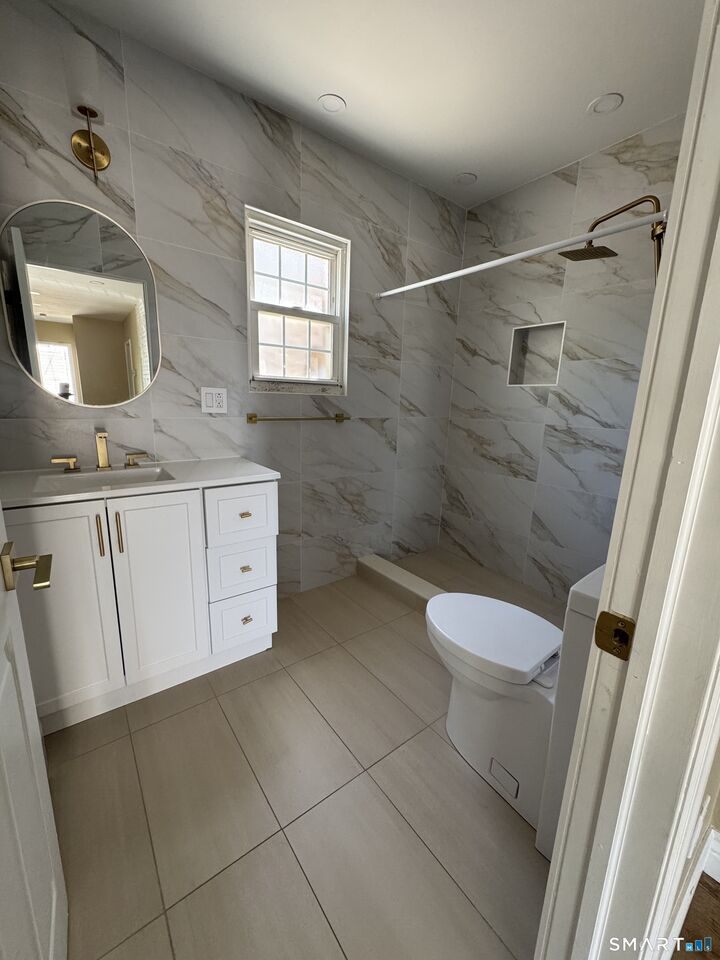 Property Photo:  156 Wolcott Street 1  CT 06513 