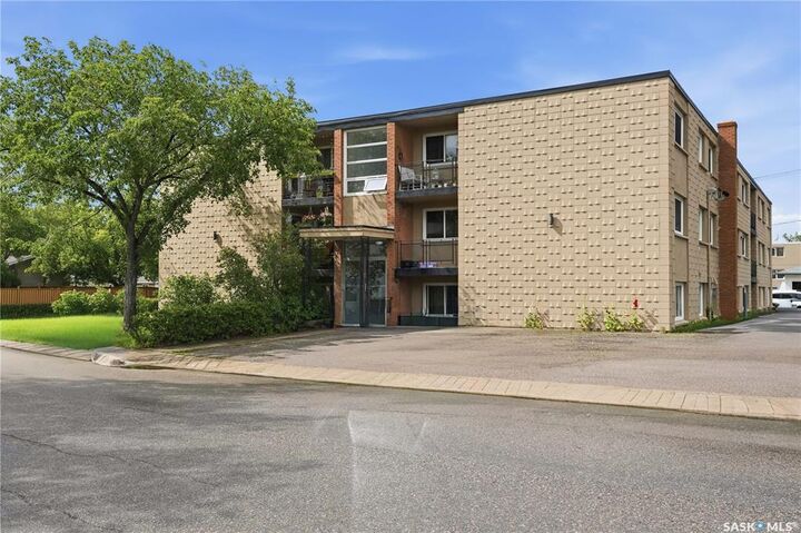 Property Photo:  2620 5th Street N 8  SK S4R 5E5 