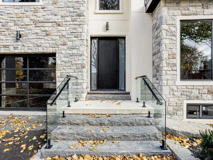 Property Photo: 19 Donalda Crescent Upper ON M1S 1N5