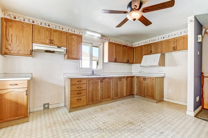 Property Photo:  773 Hounsfield Street  ON N4S 1P6 