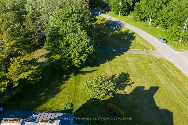 Property Photo:  4 Starr Place  ON K7L 4V1 