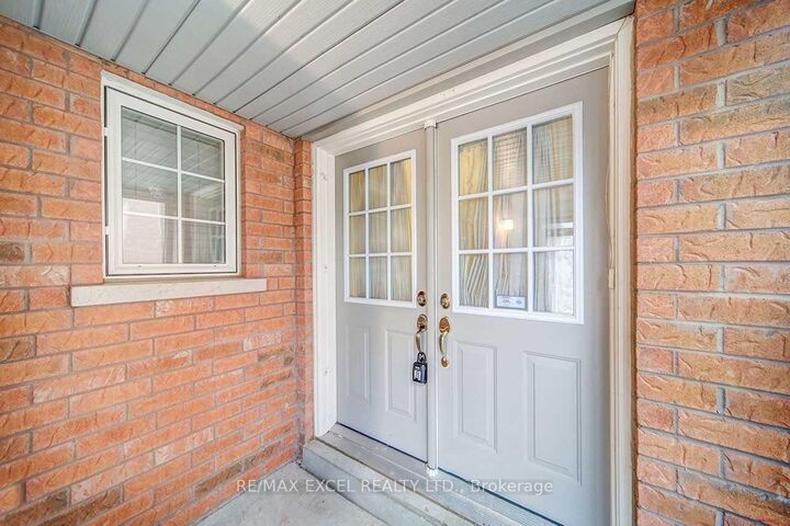 Property Photo:  175 Shepton Way Upper  ON M1V 5N4 