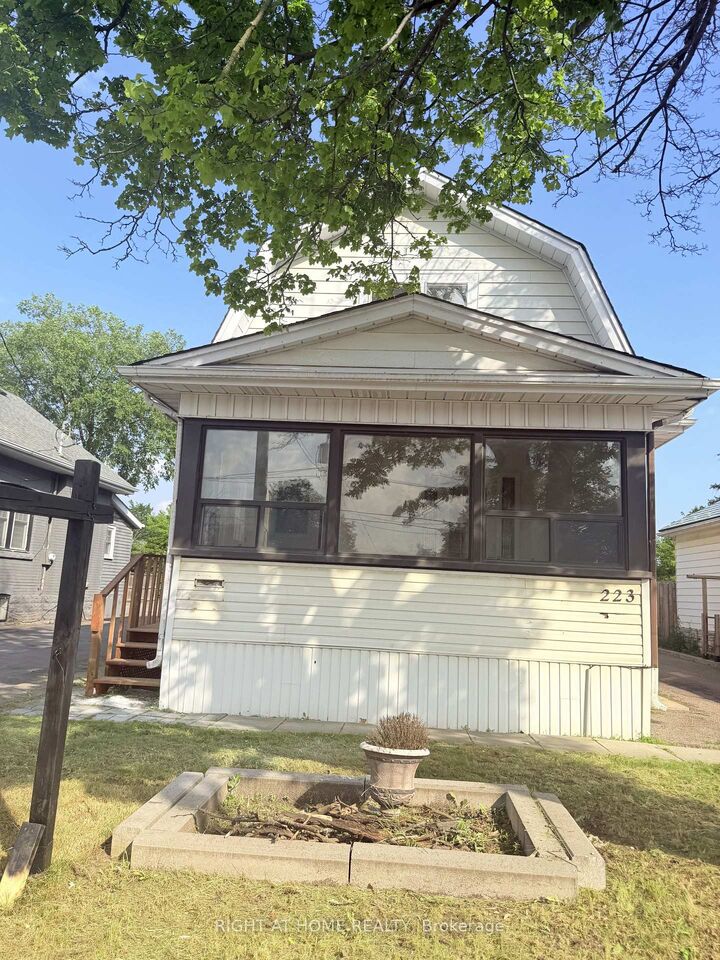 Property Photo: 223 Queen Street W ON L6Y 1M6