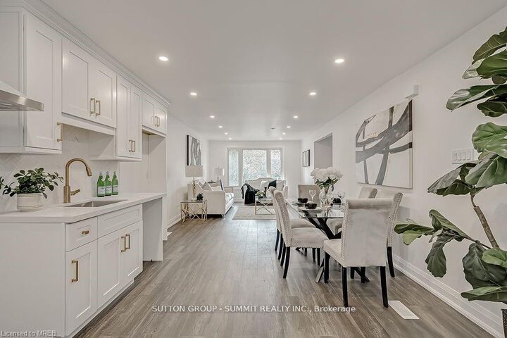 Property Photo:  16 Upper Canada Drive Upper  ON N2P 1E5 