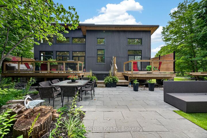 9 Silver Birch Circle N — photo 1