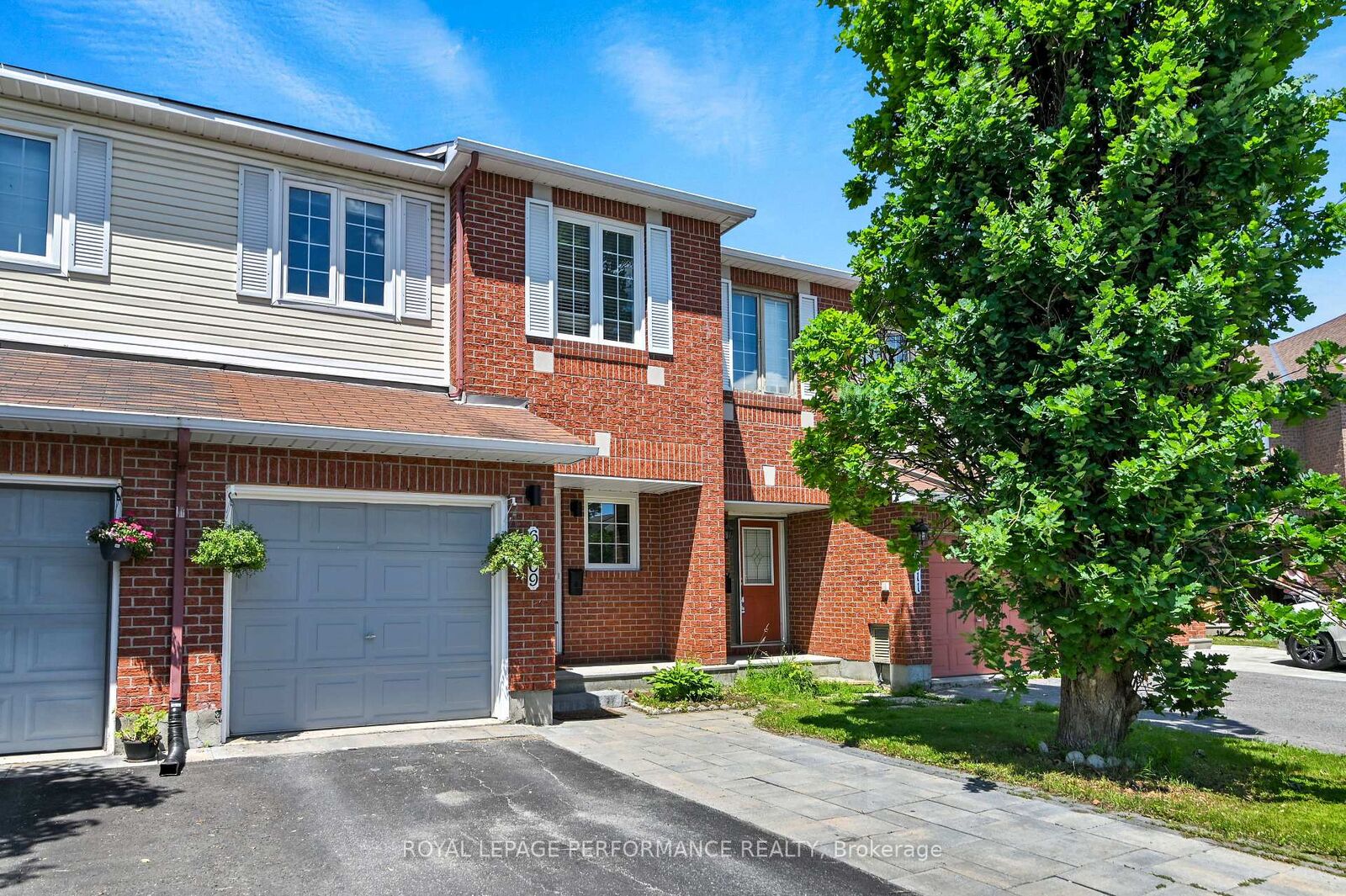 Property Photo:  6009 Pineglade Crescent  ON K1W 1G8 