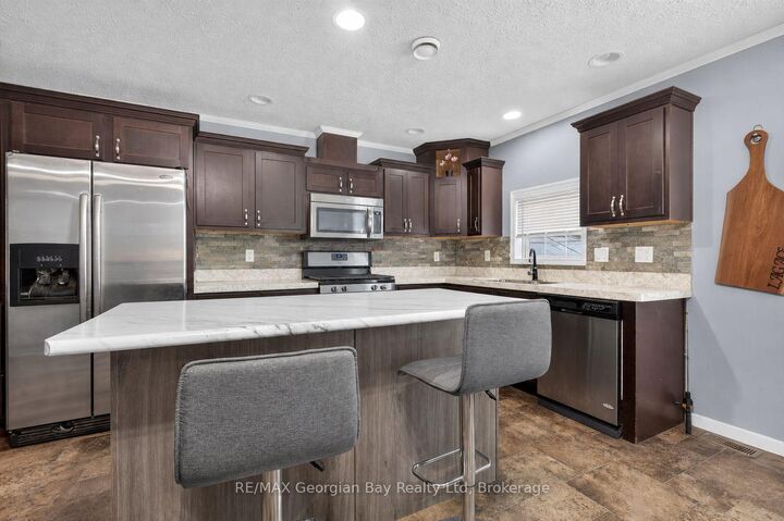 Property Photo:  927 Vindin Street  ON L4R 4L9 