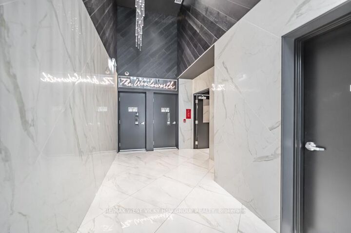 Property Photo:  458 Richmond Street W 806  ON M5V 0S9 