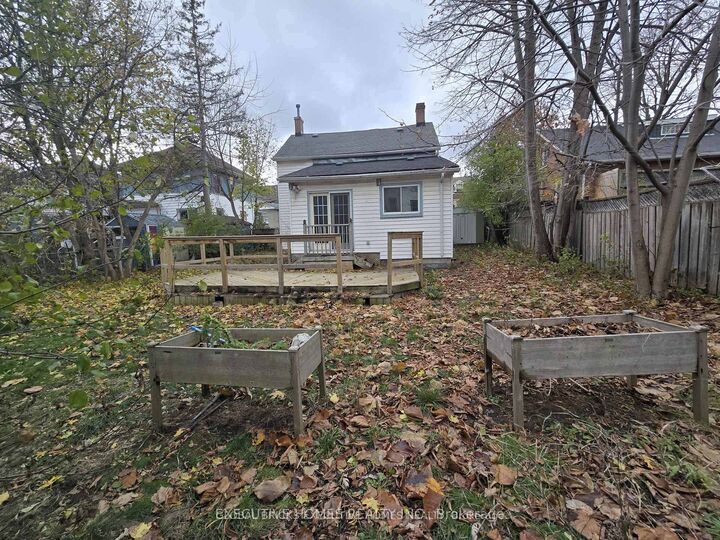 Property Photo:  19 Cedar Street  ON K8P 3L8 