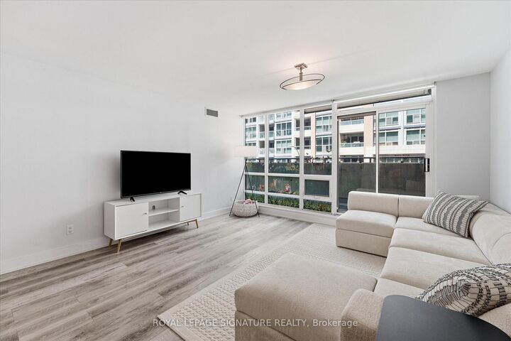 Property Photo: 263 Wellington Street W 301 ON M5V 1E1