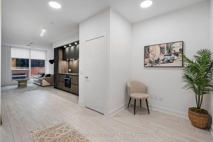 Property Photo:  15 Mercer Street 813  ON M5V 1H2 