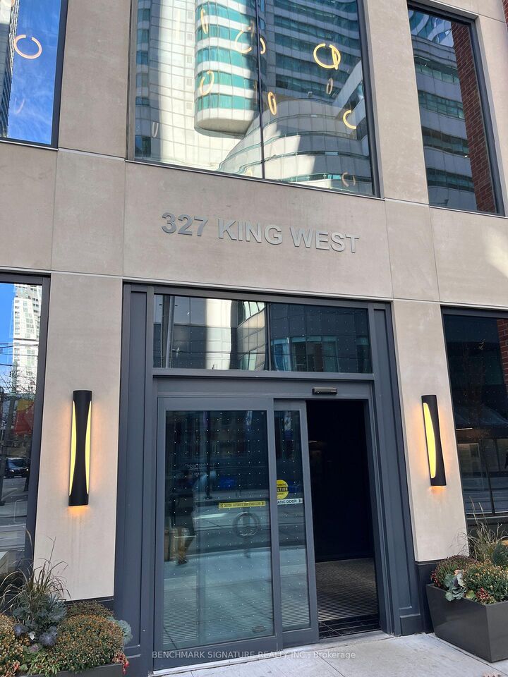 Property Photo:  327 King Street W 3504  ON M5V 0W7 
