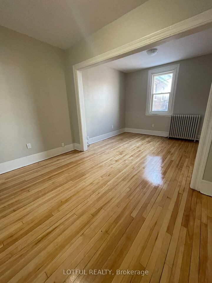 Property Photo:  4-1/2 Russell Street E 3  ON K7A 1E8 