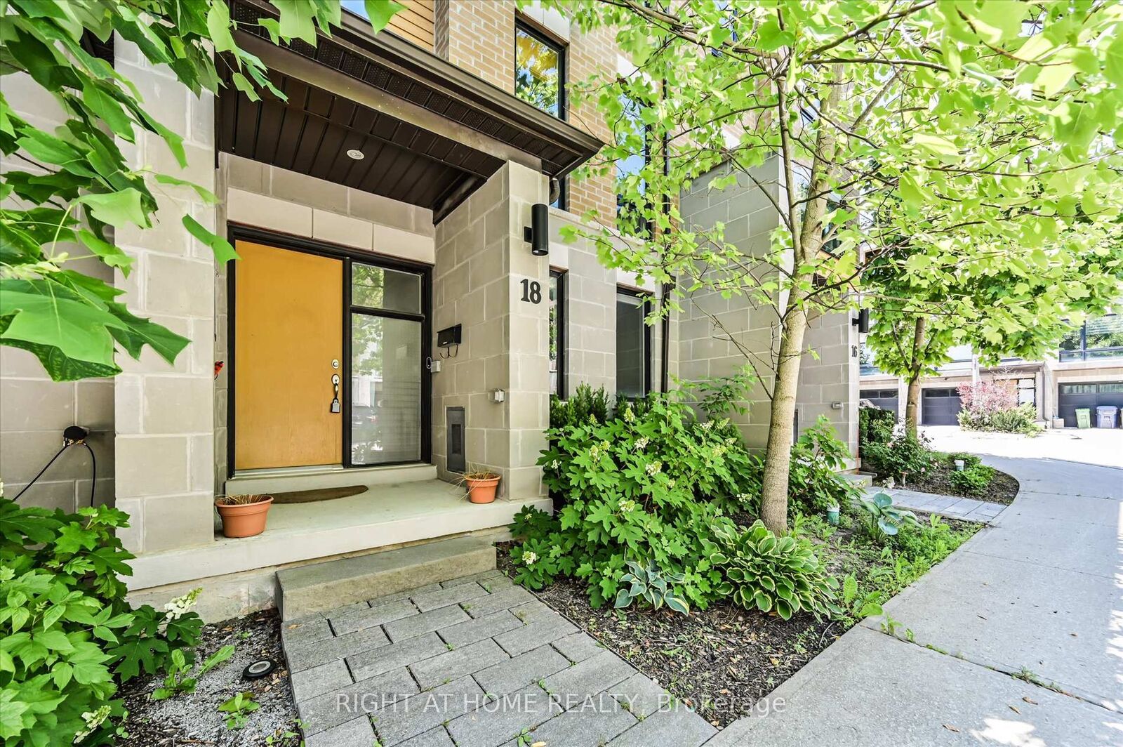Property Photo: 18 Kenneth Wood Crescent ON M2N 0K3