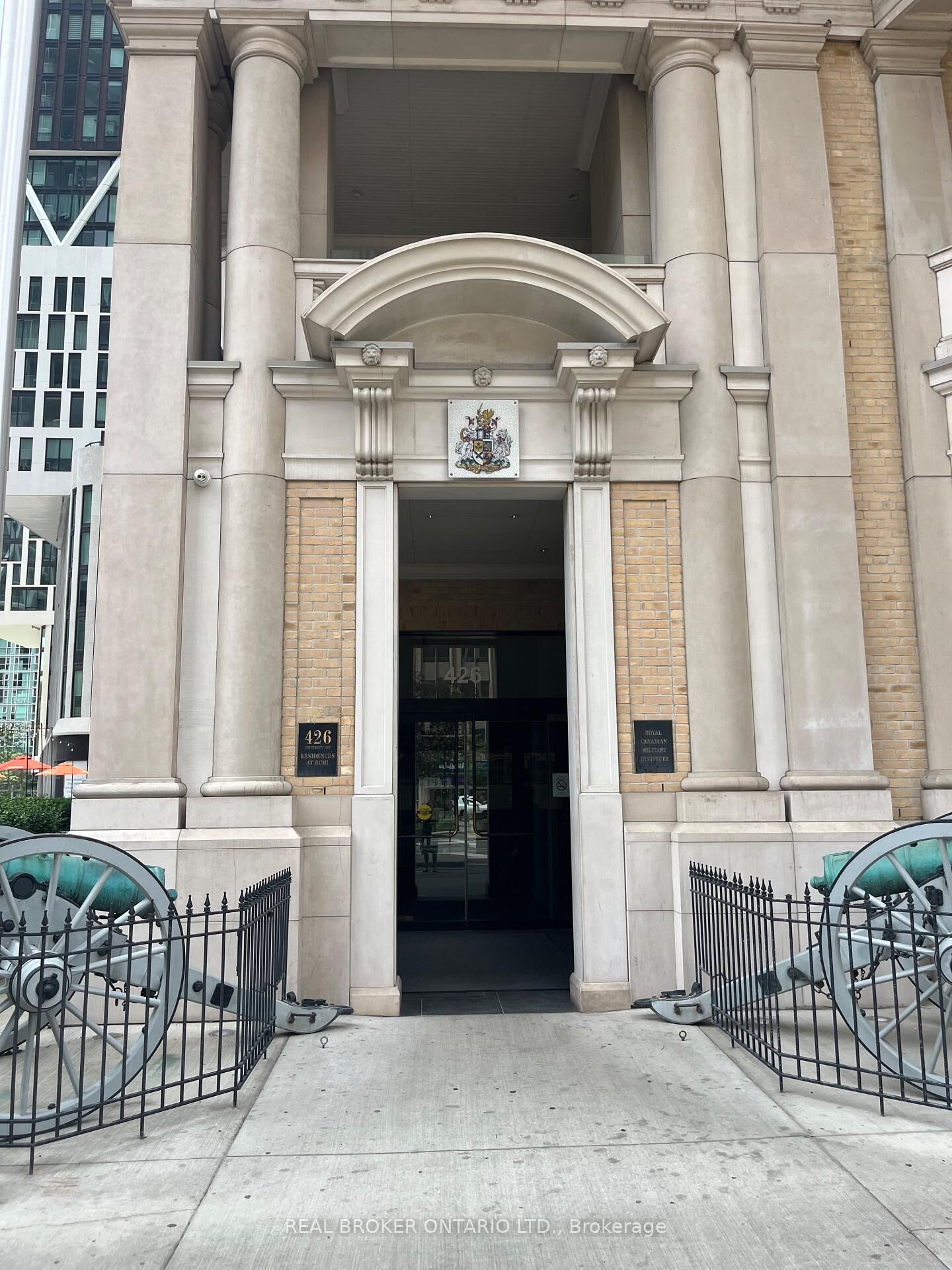 Property Photo:  426 University Avenue 2707  ON M5G 1S9 