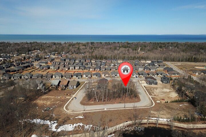 38 Joanne Crescent — photo 1