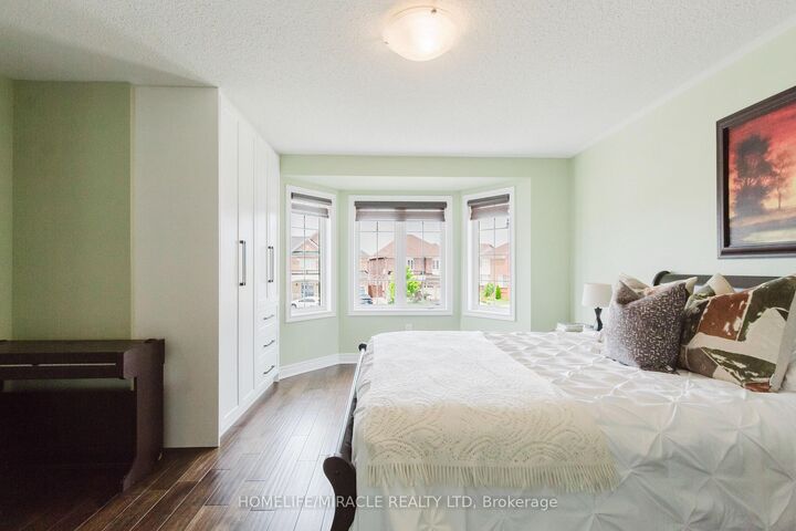 Property Photo: 14 Adeline Court ON L6Y 0W9