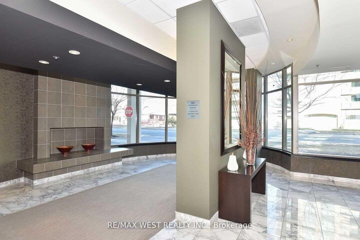 Property Photo: 935 Sheppard Avenue W Ph810 ON M3H 2T7