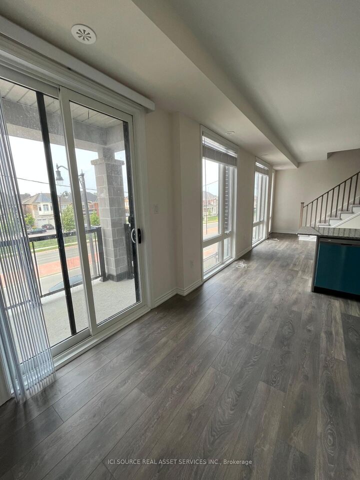 Property Photo:  70 Knotsberry Circle 55  ON L6Y 6G1 