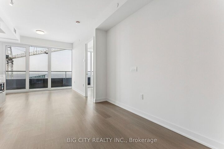 Property Photo: 448 Burnhamthorpe Road W 4501 ON L5B 4M6