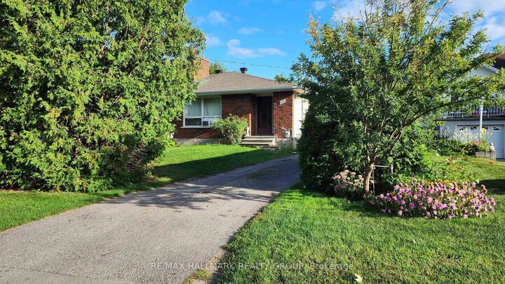 Property Photo: 1570-1572 Goth Avenue ON K1T 1E4
