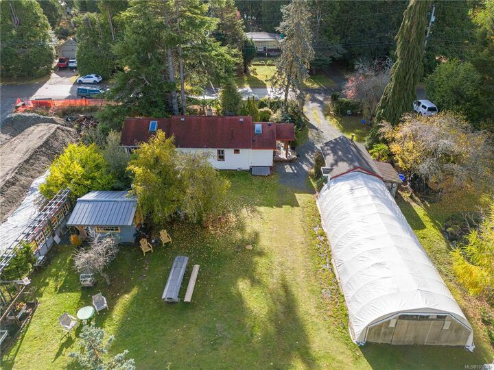 Property Photo:  681 Turner Rd  BC V9P 1T7 